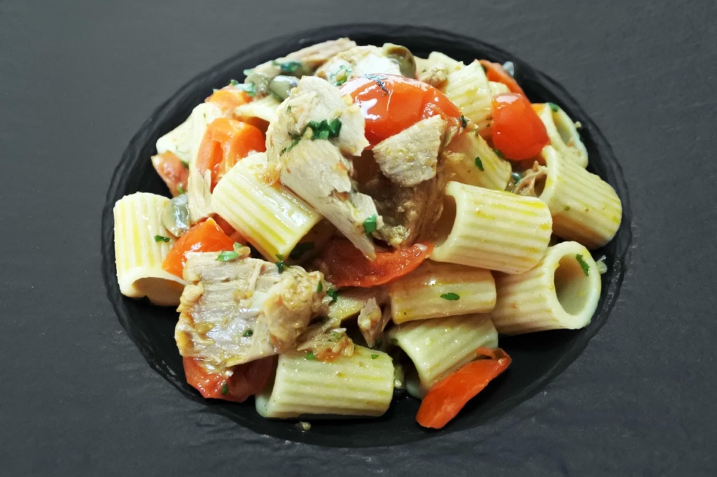 Mezze maniche con tonno sott'olio e bottarga di tonno Campisi - Campisi ...