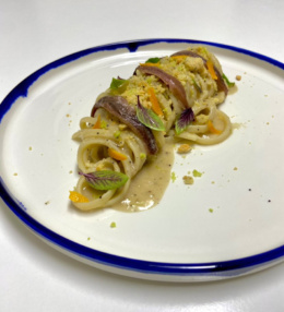 Linguine burro, alici, agrumi, crumble all’origano